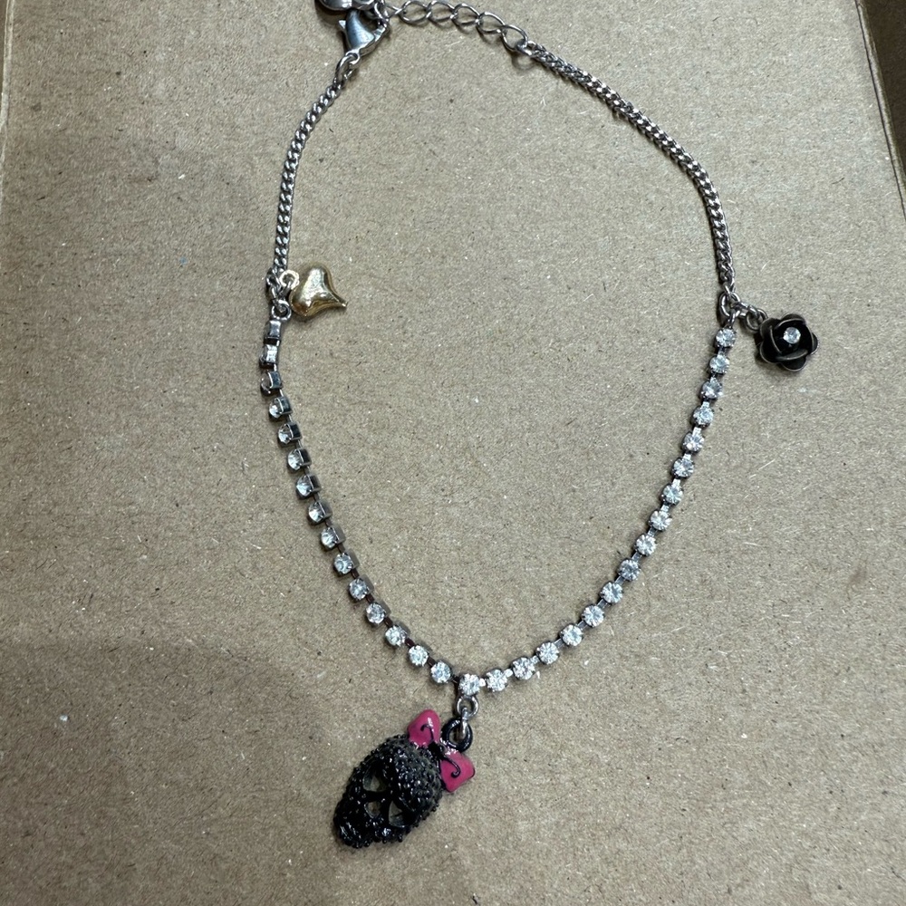 Betsey Johnson silver-tone crystal skull pendant anklet with pink bow NWOT
